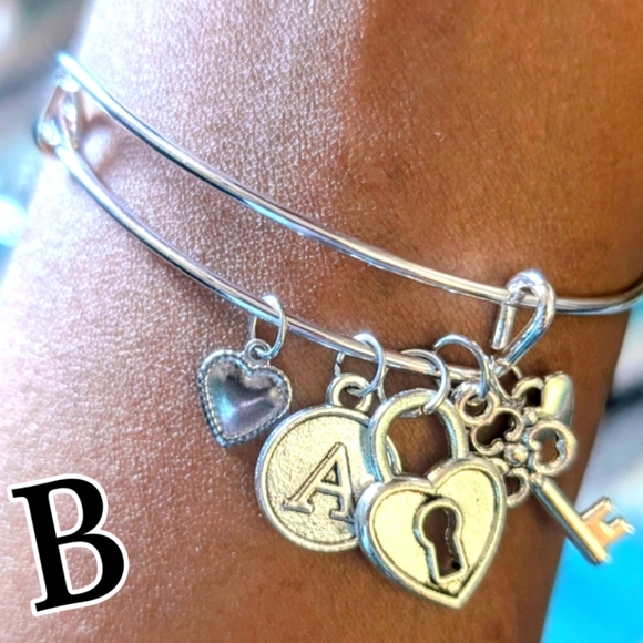 bite & pout "B" Silver Initial Bangle - Picture 1 of 1